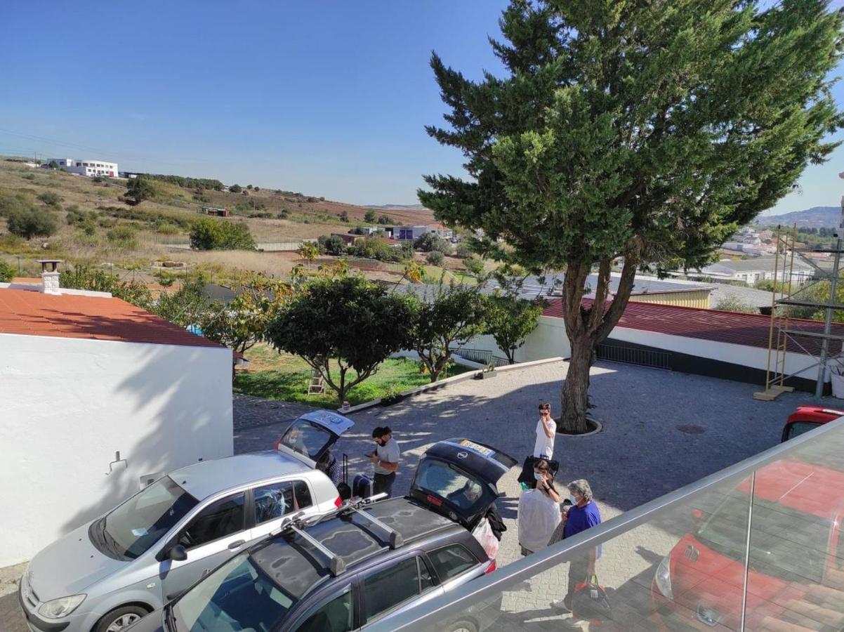 Hall 92 Quartos Com Wc Em Moradia Com Piscina A-Das-Lebres Loures Exterior photo