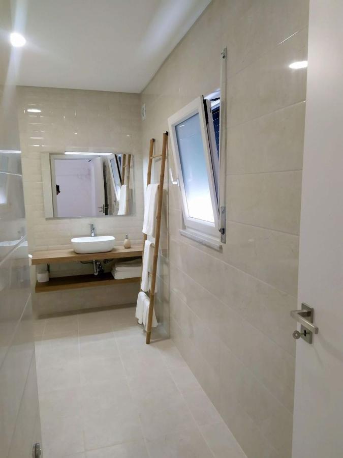 Hall 92 Quartos Com Wc Em Moradia Com Piscina A-Das-Lebres Loures Apartment Exterior photo