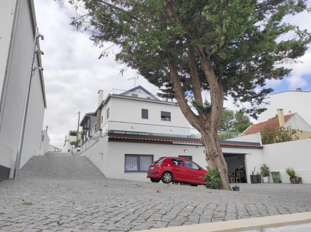 Hall 92 Quartos Com Wc Em Moradia Com Piscina A-Das-Lebres Loures Apartment Exterior photo