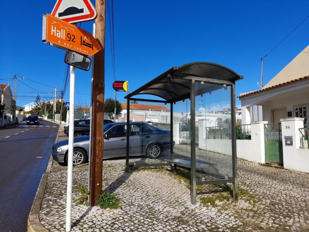 Hall 92 Quartos Com Wc Em Moradia Com Piscina A-Das-Lebres Loures Apartment Exterior photo