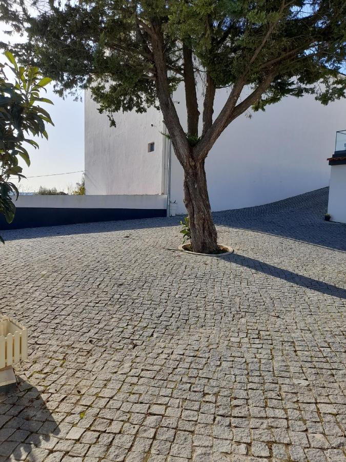 Hall 92 Quartos Com Wc Em Moradia Com Piscina A-Das-Lebres Loures Apartment Exterior photo