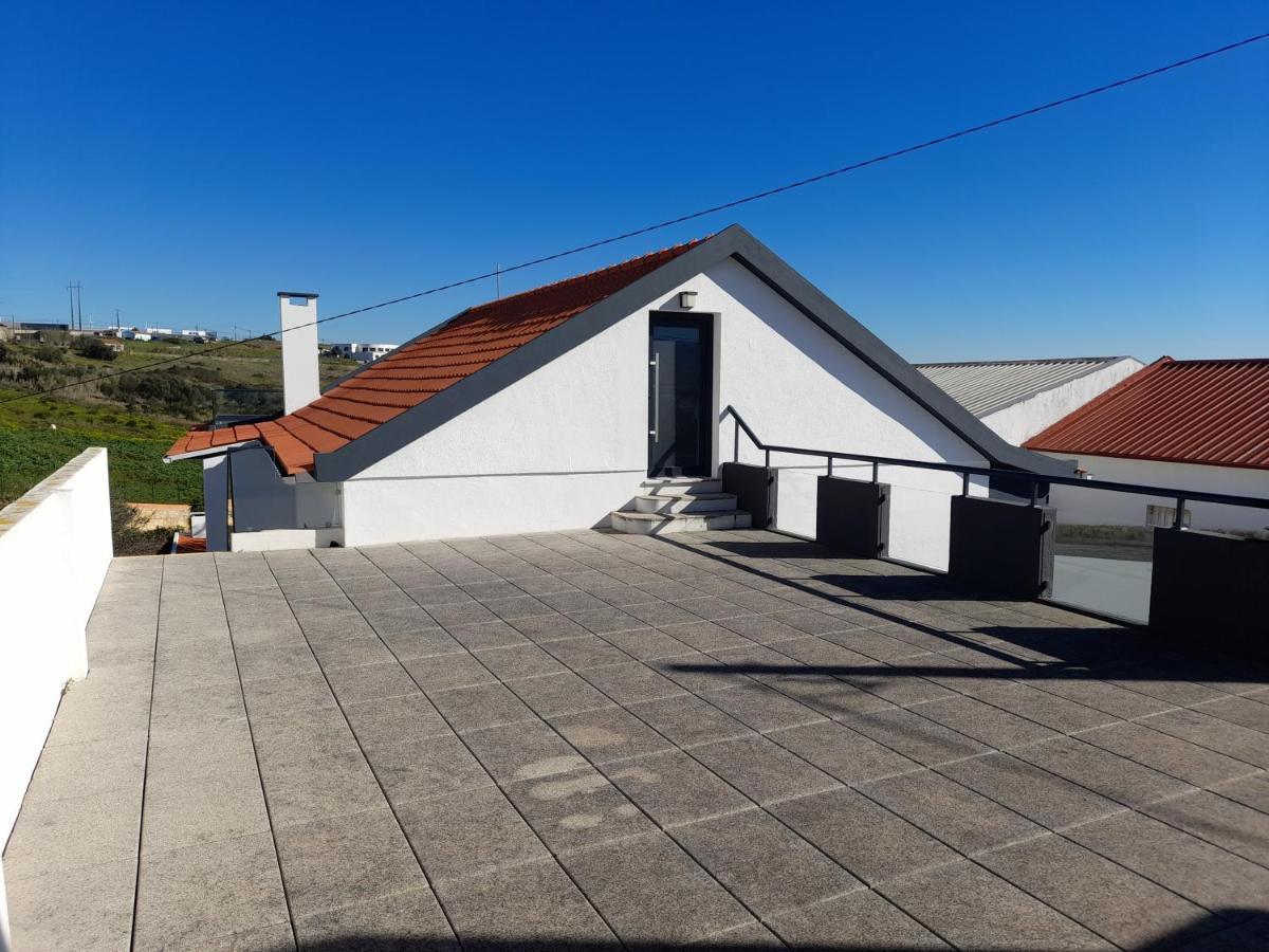 Hall 92 Quartos Com Wc Em Moradia Com Piscina A-Das-Lebres Loures Apartment Exterior photo